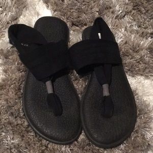 Sanuk sandals size 7